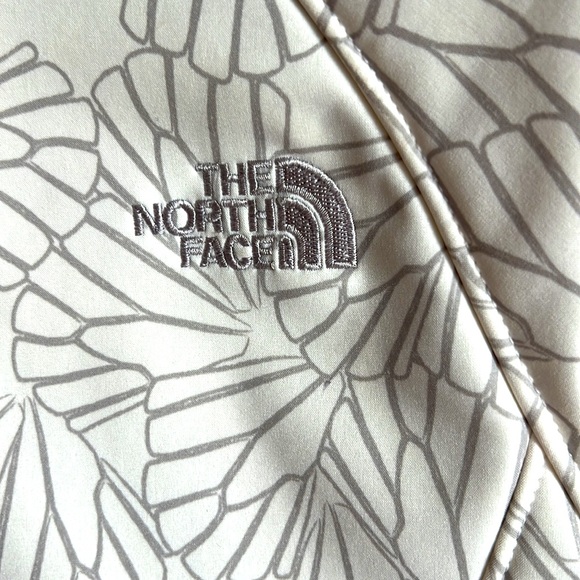 The North Face Womenswear Jacket🔥2X Host Pick💥 - Picture 2 of 16